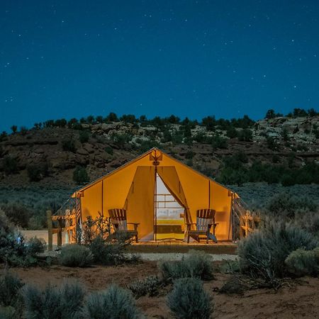 Basecamp 37° Hotel คาแนบ ภายนอก รูปภาพ
