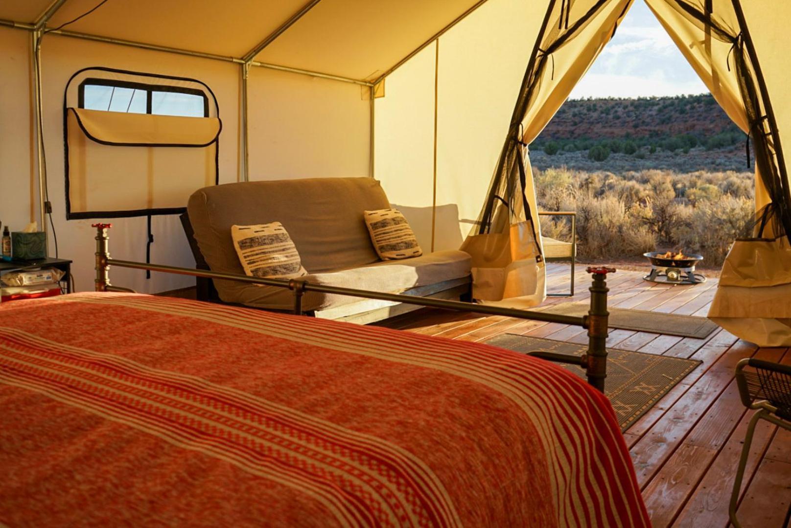 Basecamp 37° Hotel คาแนบ ภายนอก รูปภาพ