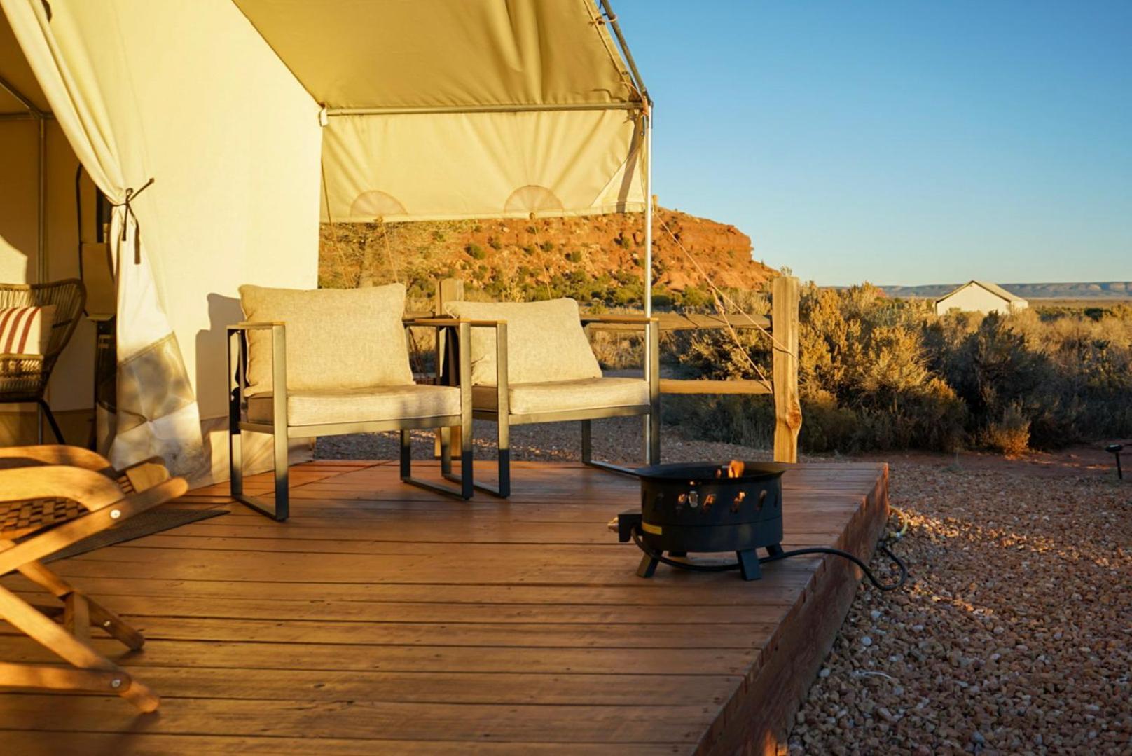 Basecamp 37° Hotel คาแนบ ภายนอก รูปภาพ