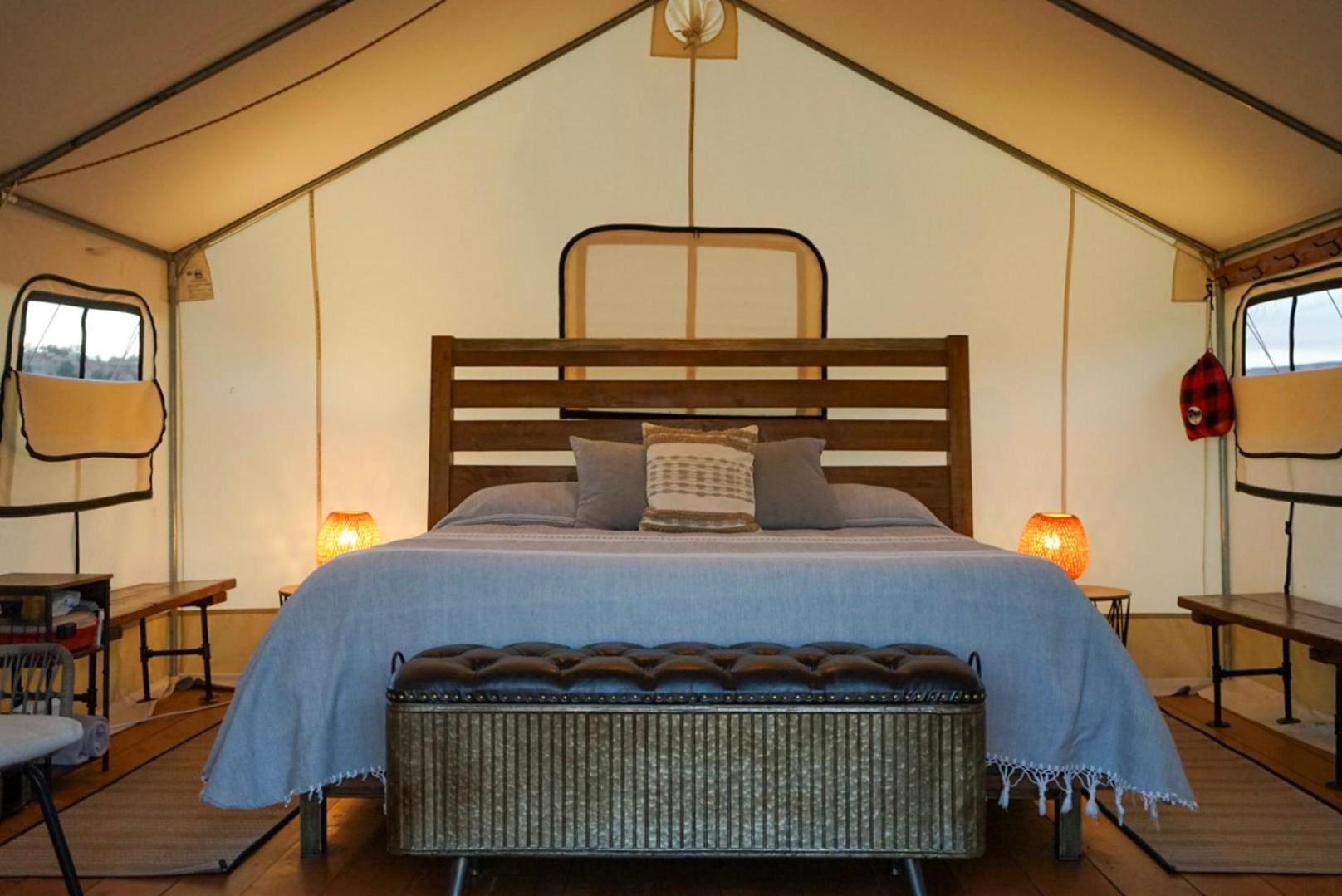 Basecamp 37° Hotel คาแนบ ภายนอก รูปภาพ
