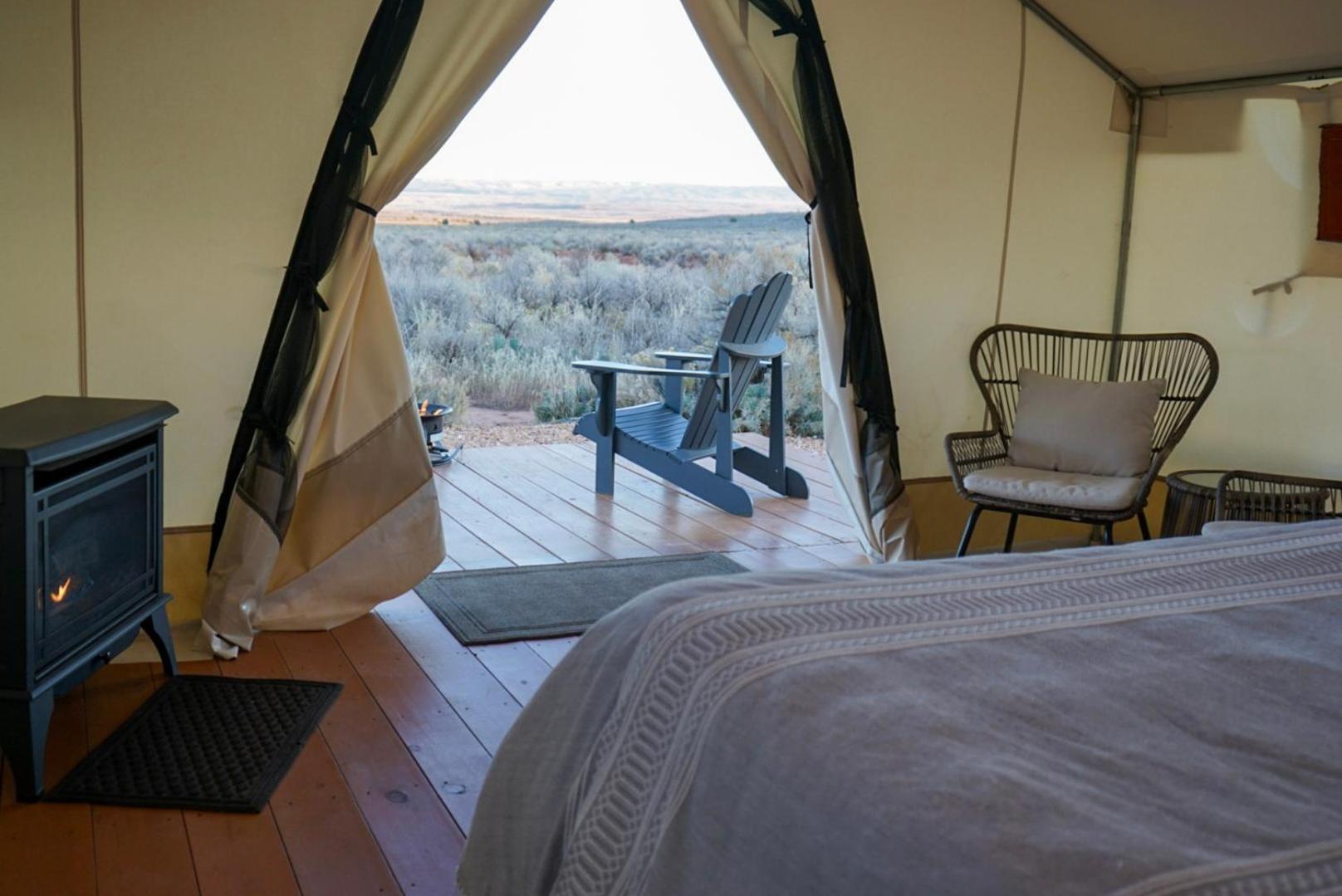 Basecamp 37° Hotel คาแนบ ภายนอก รูปภาพ