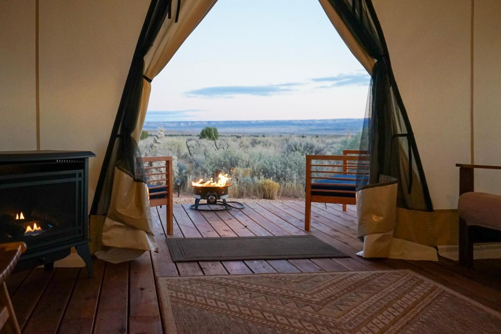 Basecamp 37° Hotel คาแนบ ภายนอก รูปภาพ
