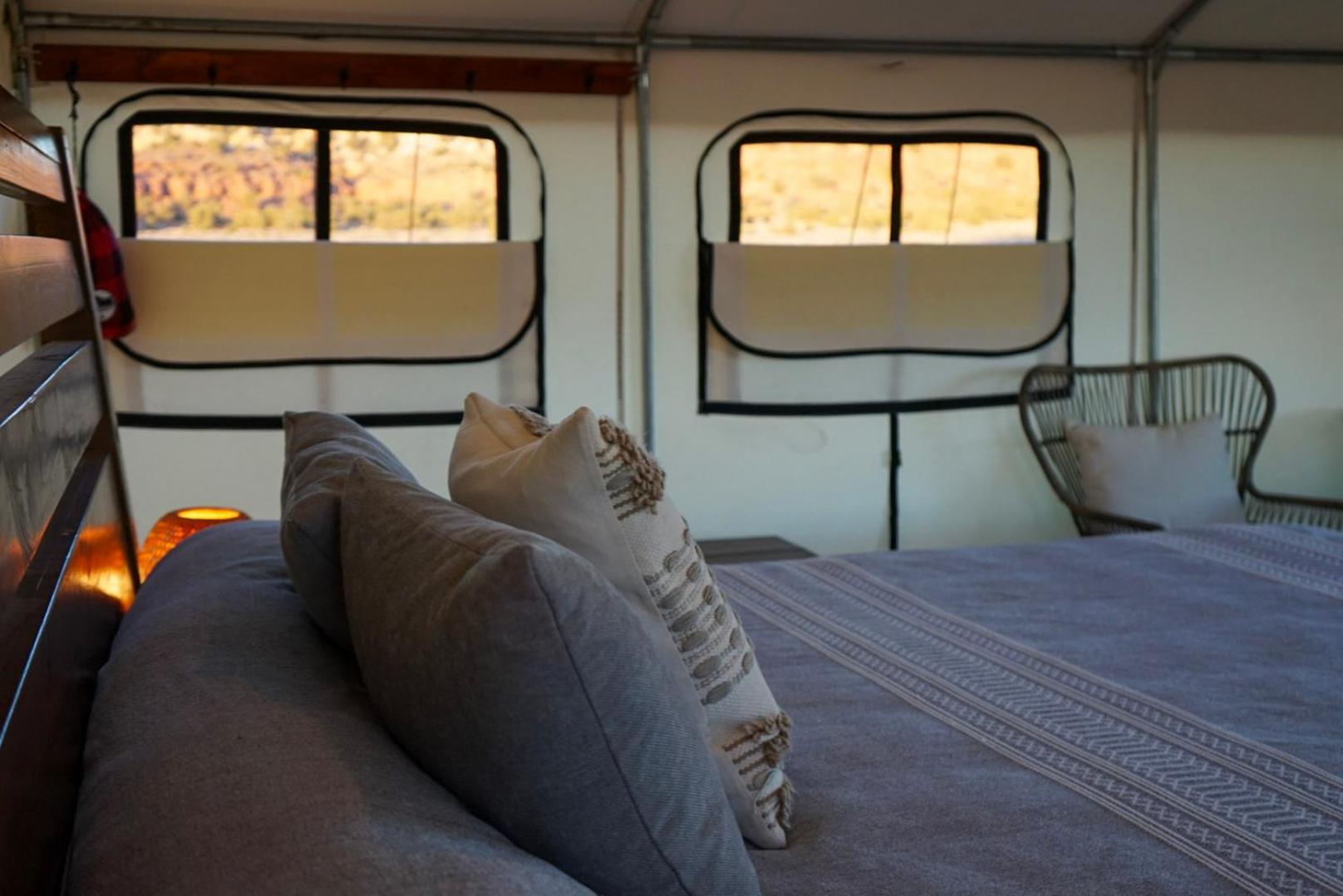 Basecamp 37° Hotel คาแนบ ภายนอก รูปภาพ